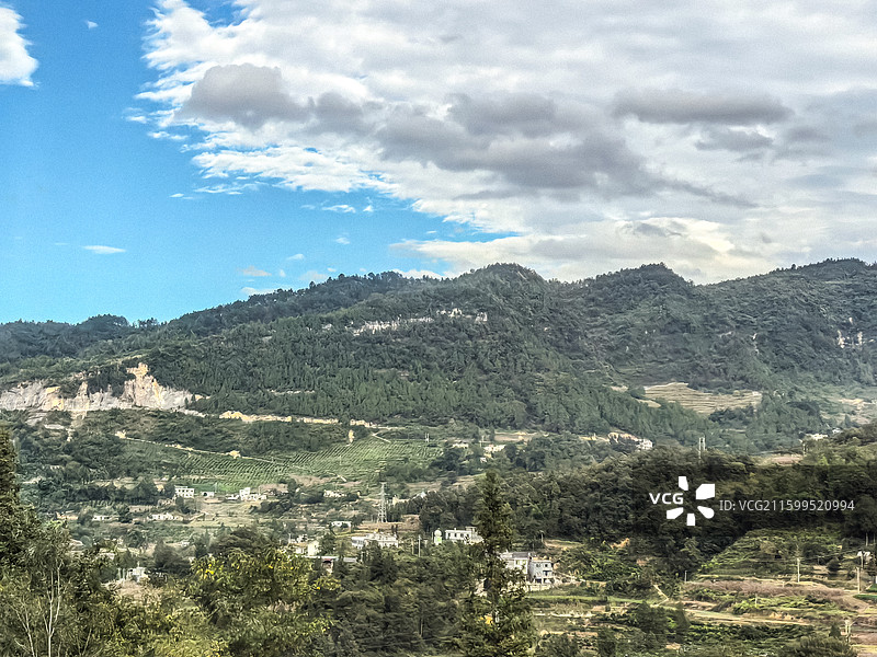 中国四川古蔺县境内筑蓉高速沿途风光，中央红军入川第一县古蔺县地貌乡村田园风光图片素材