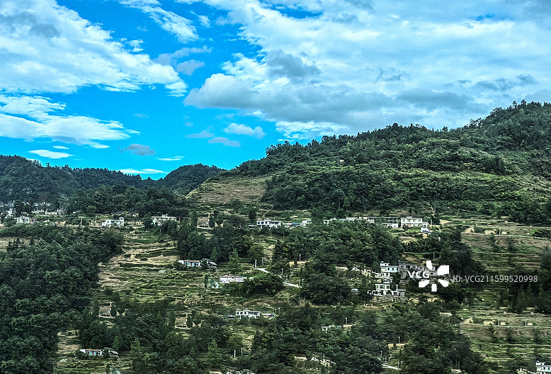 中国四川古蔺县境内筑蓉高速沿途风光，中央红军入川第一县古蔺县地貌乡村田园风光图片素材