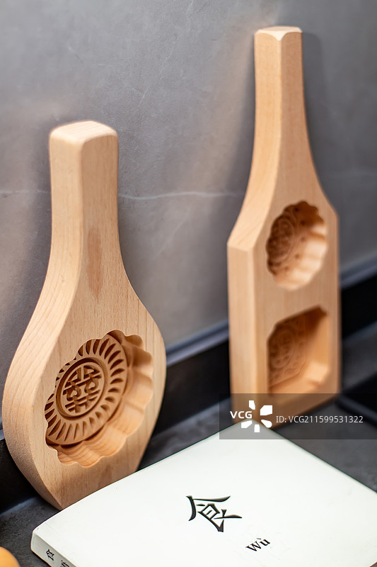 四川省绵阳市室内月饼制作图片素材