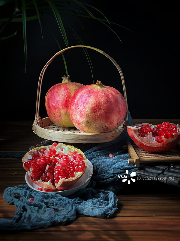 光影里的红石榴图片素材