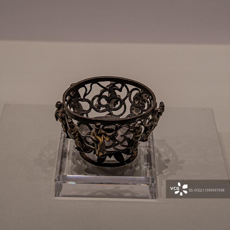 辽代 鎏金镂雕仙人铜熏炉 阿鲁科尔沁旗博物馆图片素材