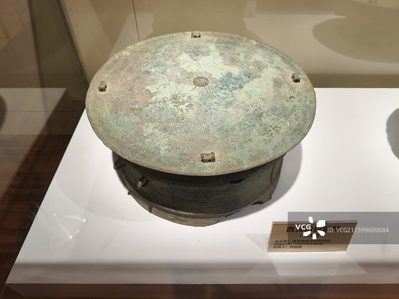 广西玉林北流市博物馆壮族文化青铜鼓图片素材