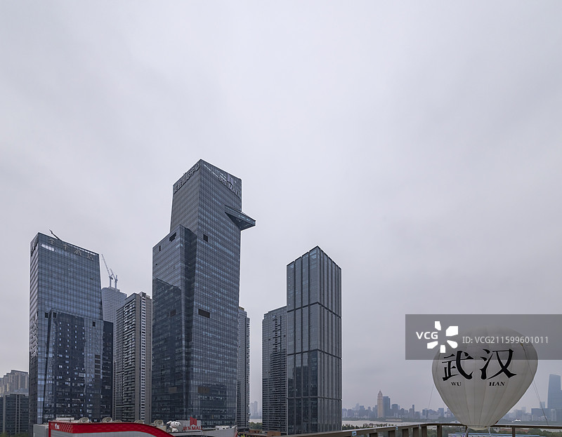 湖北武汉，武昌滨江商圈高楼大厦图片素材