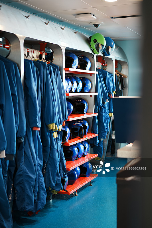 室内跳伞服装图片素材