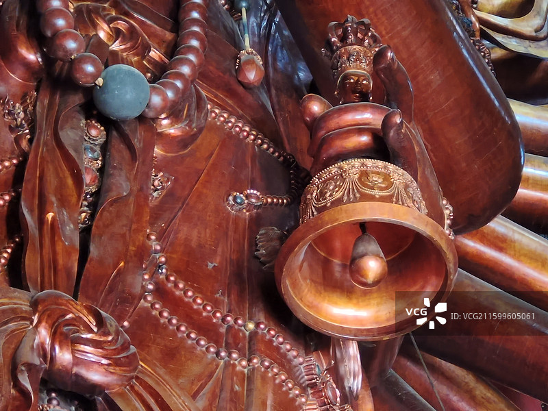 河北省承德市普宁寺大乘之阁金漆木雕千手千眼观世音菩萨图片素材