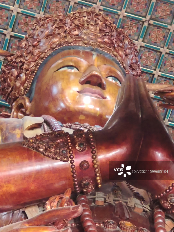 河北省承德市普宁寺大乘之阁金漆木雕千手千眼观世音菩萨图片素材