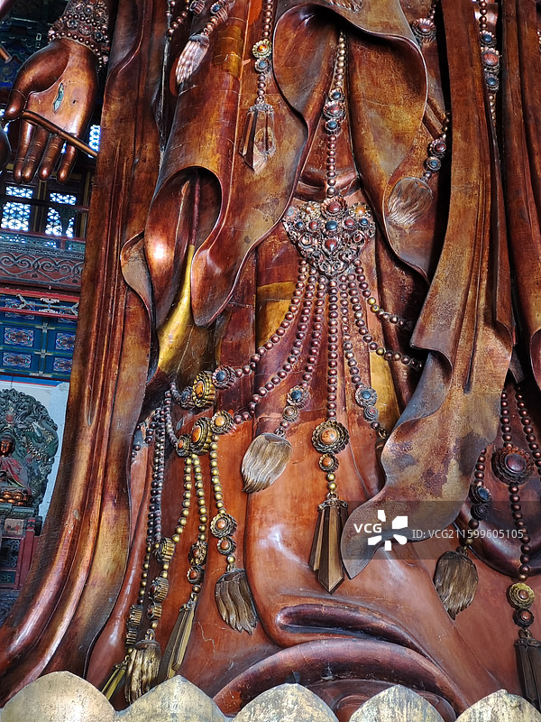 河北省承德市普宁寺大乘之阁金漆木雕千手千眼观世音菩萨图片素材