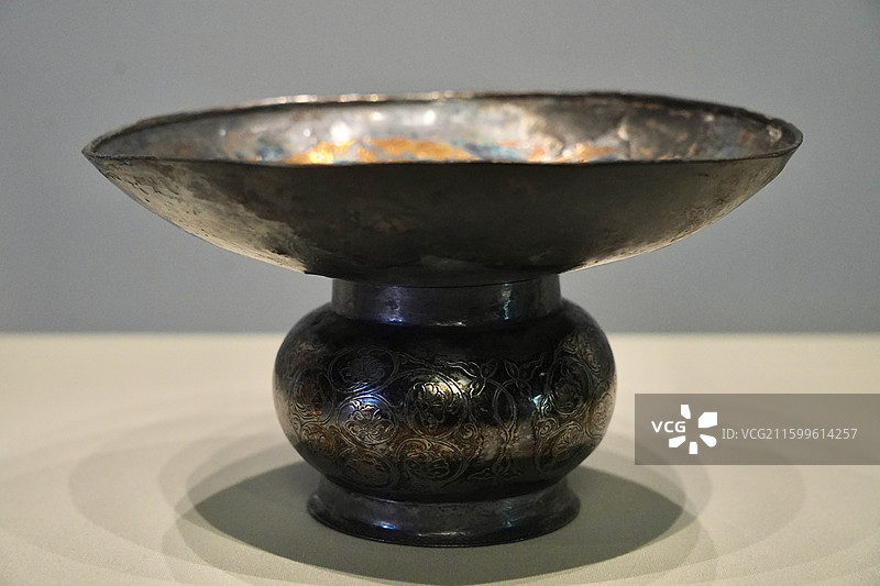 浙江省博物馆藏吴越国錾花鎏金银盂图片素材