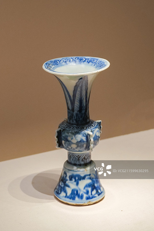 青花蕉叶纹觚 元代 1980年江西高安出土 中国国家博物馆“古代中国”基本陈列图片素材