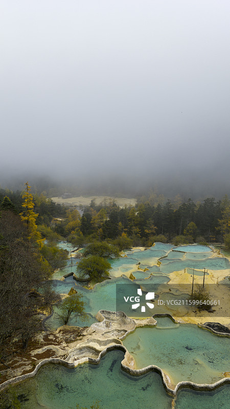 四川阿坝黄龙景区争艳彩池航拍图片素材