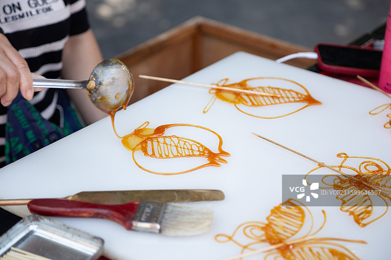 四川成都青白江区城厢古城街头的非遗糖画图片素材