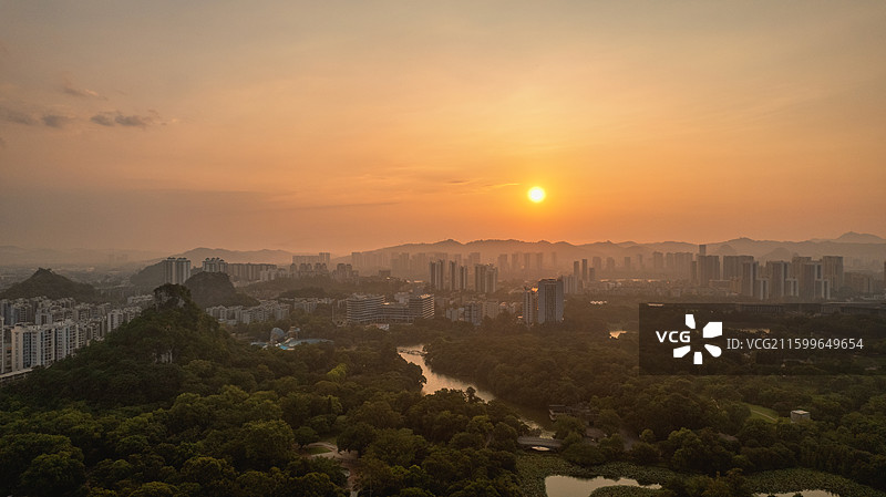 雀儿山公园的日出图片素材