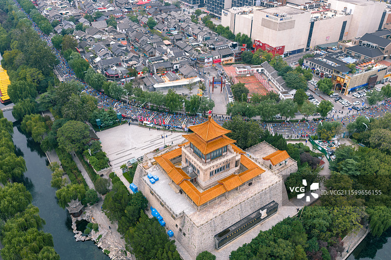 济南2025年马拉松比赛图片素材