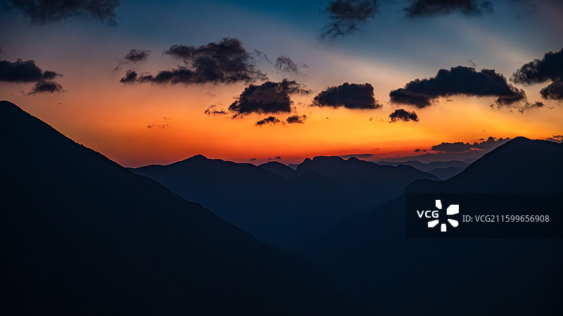 山野绝美日落晚霞图片素材