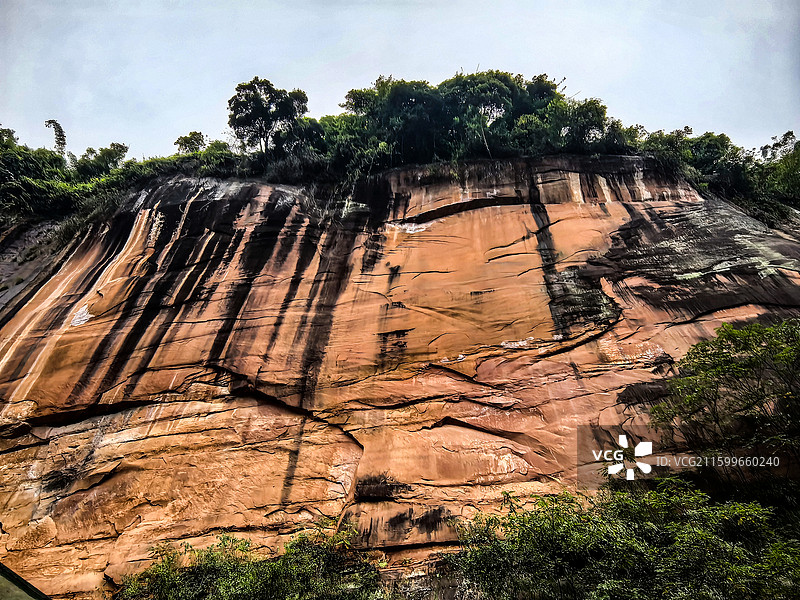 中国贵州遵义赤水市赤水丹霞旅游区大瀑布，世界自然遗产，国家五A级景区，赤水丹霞崖壁，赤水丹霞石雕塑图片素材