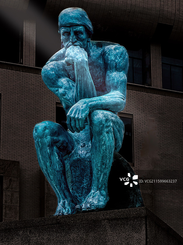 雕塑：思想者的沉夜独白图片素材