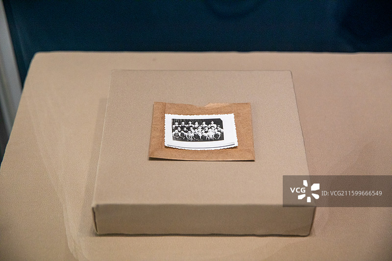 山西太原晋祠傅山纪念馆展出文物抗战时期的广州儿童剧团合影图片素材