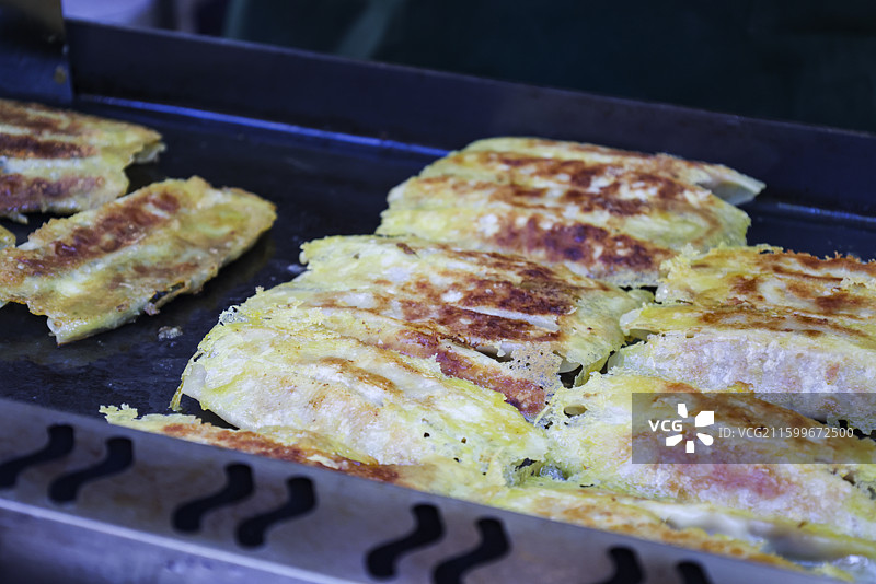 东北早市上的东北早点主食包子糖糕炸糕粘豆包图片素材