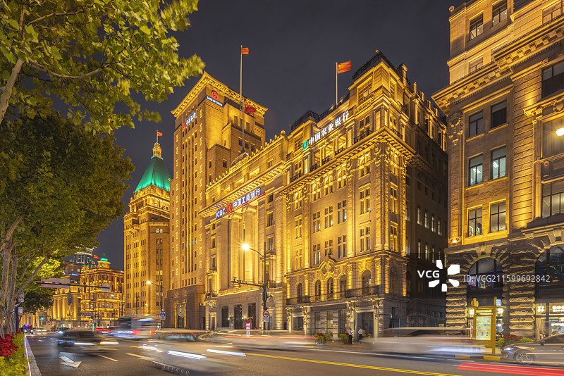 上海外滩建筑工商银行农业银行夜景夜晚图片素材