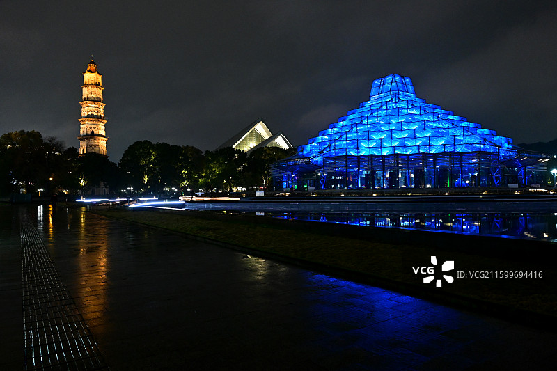 绍兴｜夜晚的城市广场图片素材