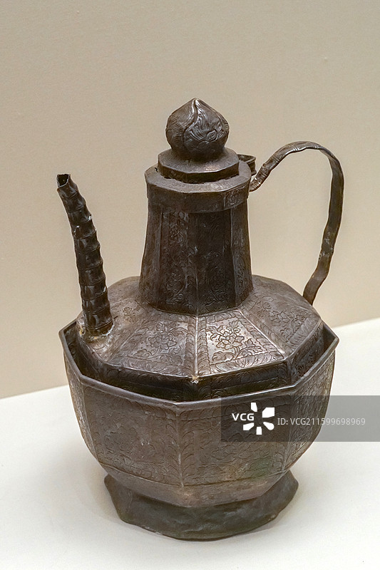 八棱錾花银注子、温碗 辽代 1978年内蒙古巴林右旗出土 中国国家博物馆“古代中国”基本陈列图片素材