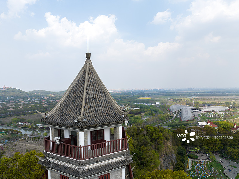 春季清明上海辰山植物园航拍辰山塔图片素材