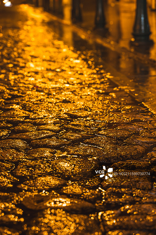 夜间湿窗特写图片素材