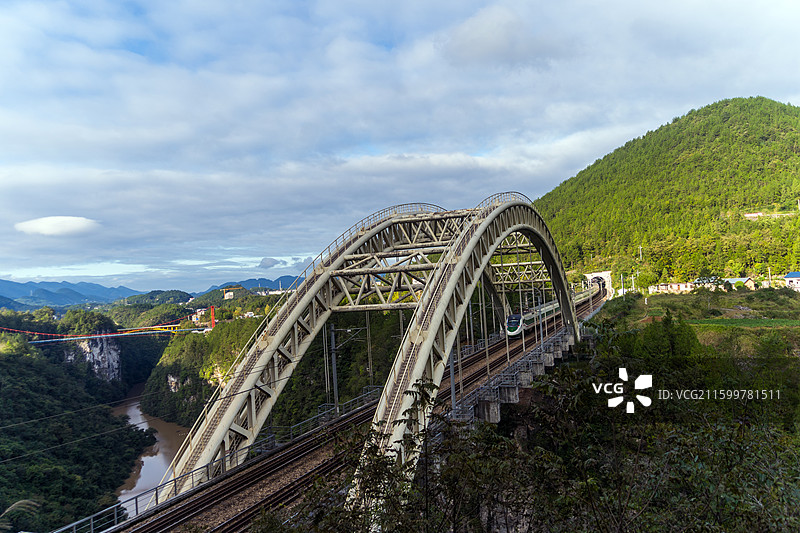 湖北建始县境内宜万铁路野三河大桥图片素材