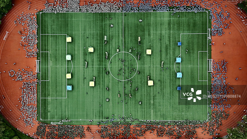 清华大学操场航拍军训图片素材