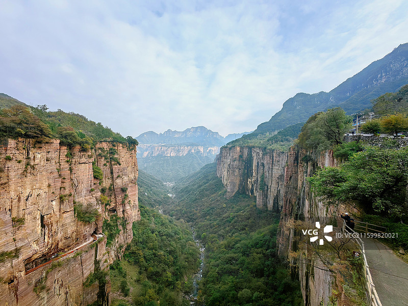 天冷日不光 太行峰苍茫图片素材