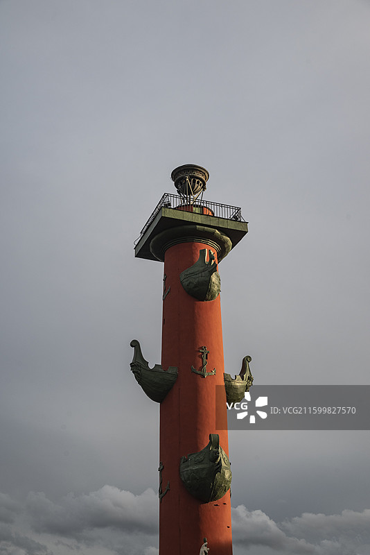俄罗斯圣彼得堡瓦西里古港口灯塔图片素材