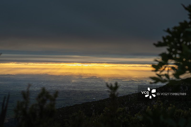 洒下金光图片素材