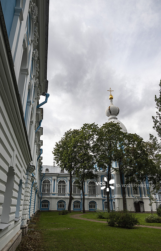 俄罗斯圣彼得堡斯莫尔尼教堂图片素材