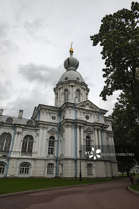 俄罗斯圣彼得堡斯莫尔尼教堂图片素材