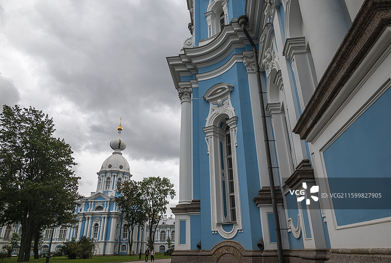 俄罗斯圣彼得堡斯莫尔尼教堂图片素材