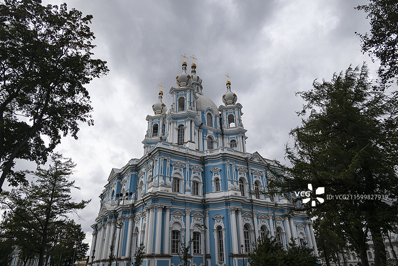 俄罗斯圣彼得堡斯莫尔尼教堂图片素材