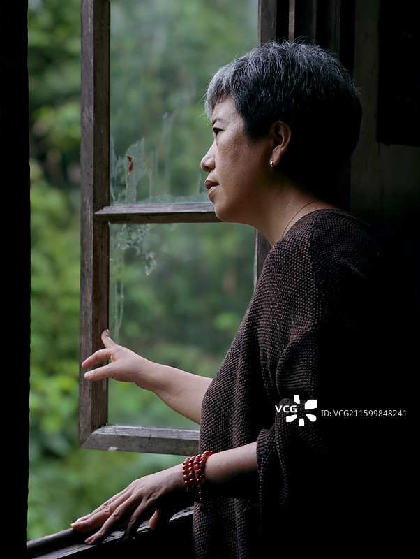 看看窗外的风景图片素材