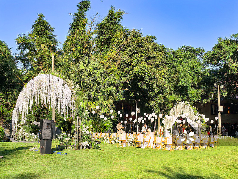花园草坪婚礼现场图片素材