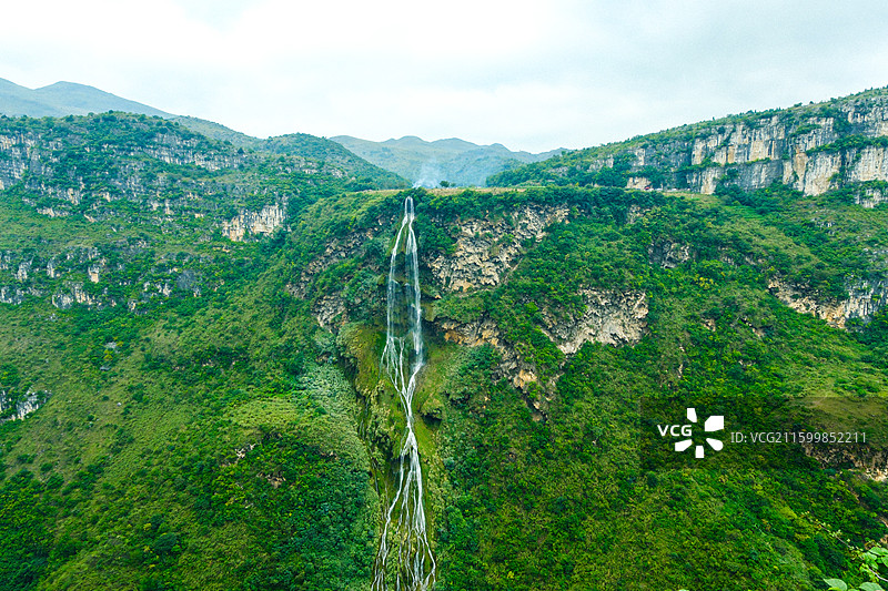 中国贵州黔西南贞丰县花江大峡谷风光，贞丰县北盘江岸马马岩瀑布图片素材
