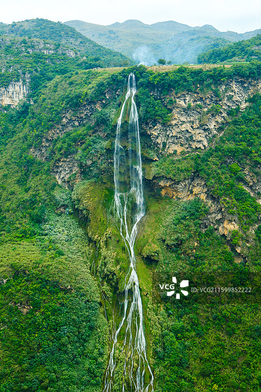 中国贵州黔西南贞丰县花江大峡谷风光，贞丰县北盘江岸马马岩瀑布图片素材