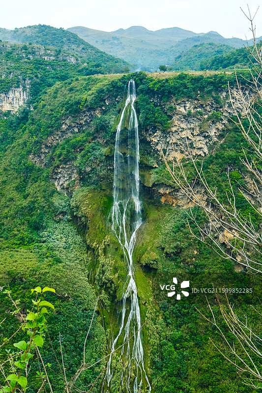 中国贵州黔西南贞丰县花江大峡谷风光，贞丰县北盘江岸马马岩瀑布图片素材