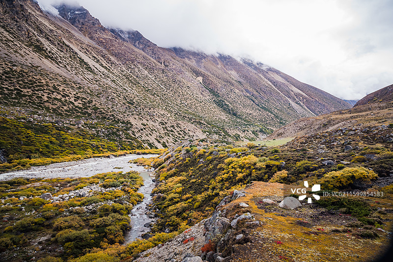 秋天西藏卡达沟山河秋天自然风光图片素材