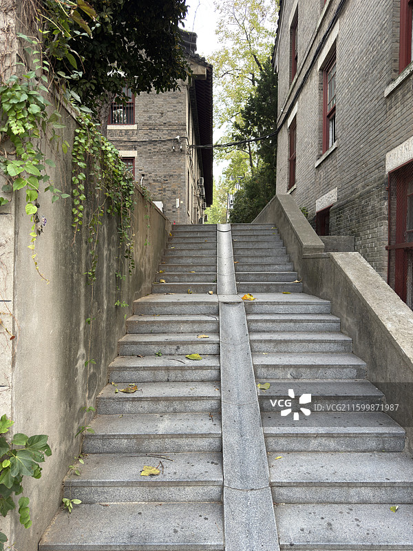 南京大学鼓楼校区--宿舍楼建筑群图片素材