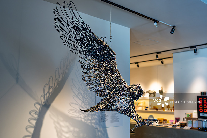 猫头鹰骨架金属雕塑图片素材