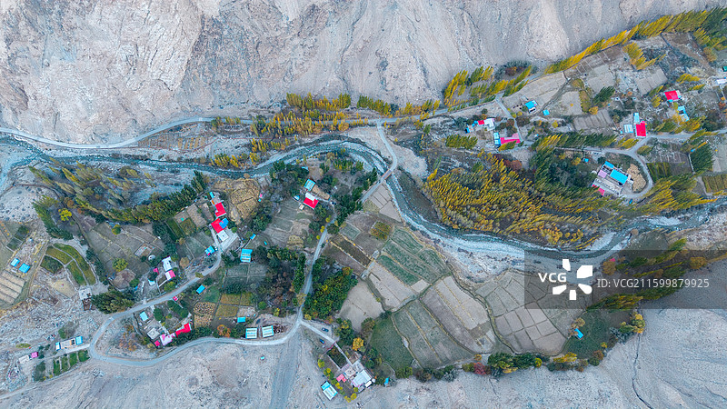 航拍新疆喀什地区塔什库尔干塔吉克自治县库科西鲁格乡图片素材
