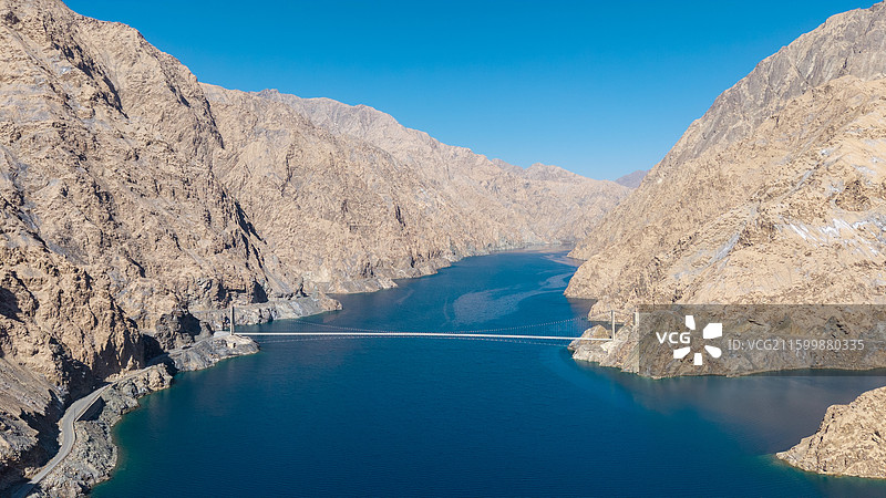 新疆喀什地区与克孜勒苏柯尔克孜自治州交接处的阿尔塔什水库秋季风光图片素材