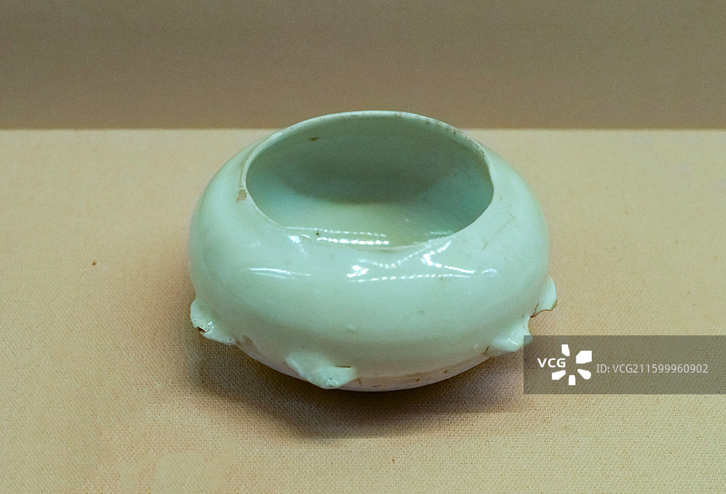 白釉茶釜 五代 中国国家博物馆“中国古代饮食文化展”图片素材