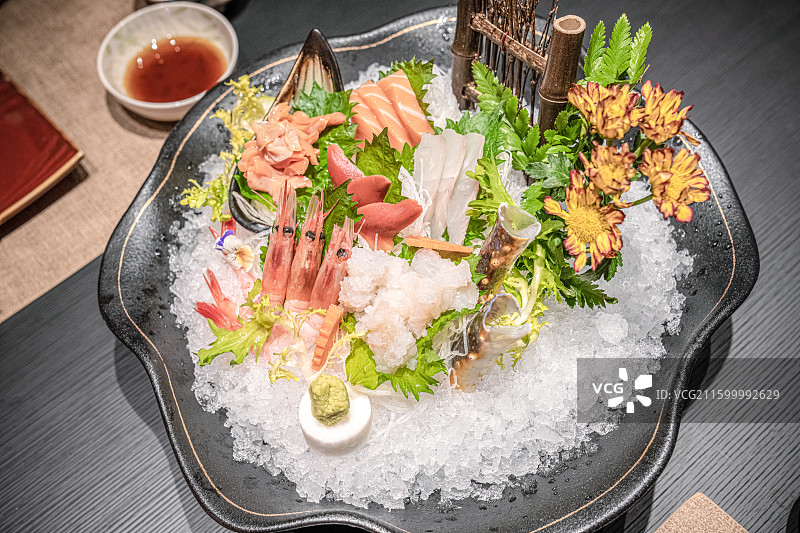 帝王蟹海鲜刺身拼盘图片素材
