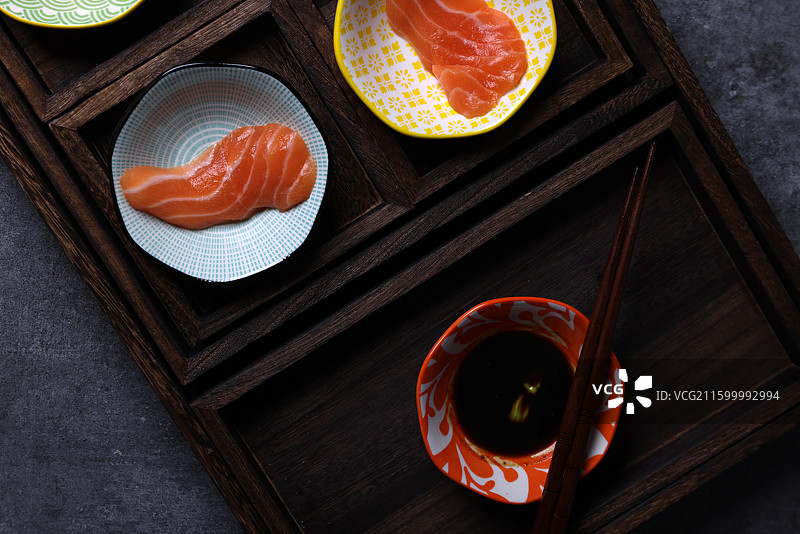 海鲜三文鱼刺身生鱼片高清特写图片素材