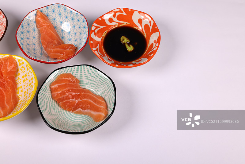 海鲜三文鱼刺身生鱼片高清特写图片素材